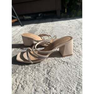 Size 7 heeled sandals
